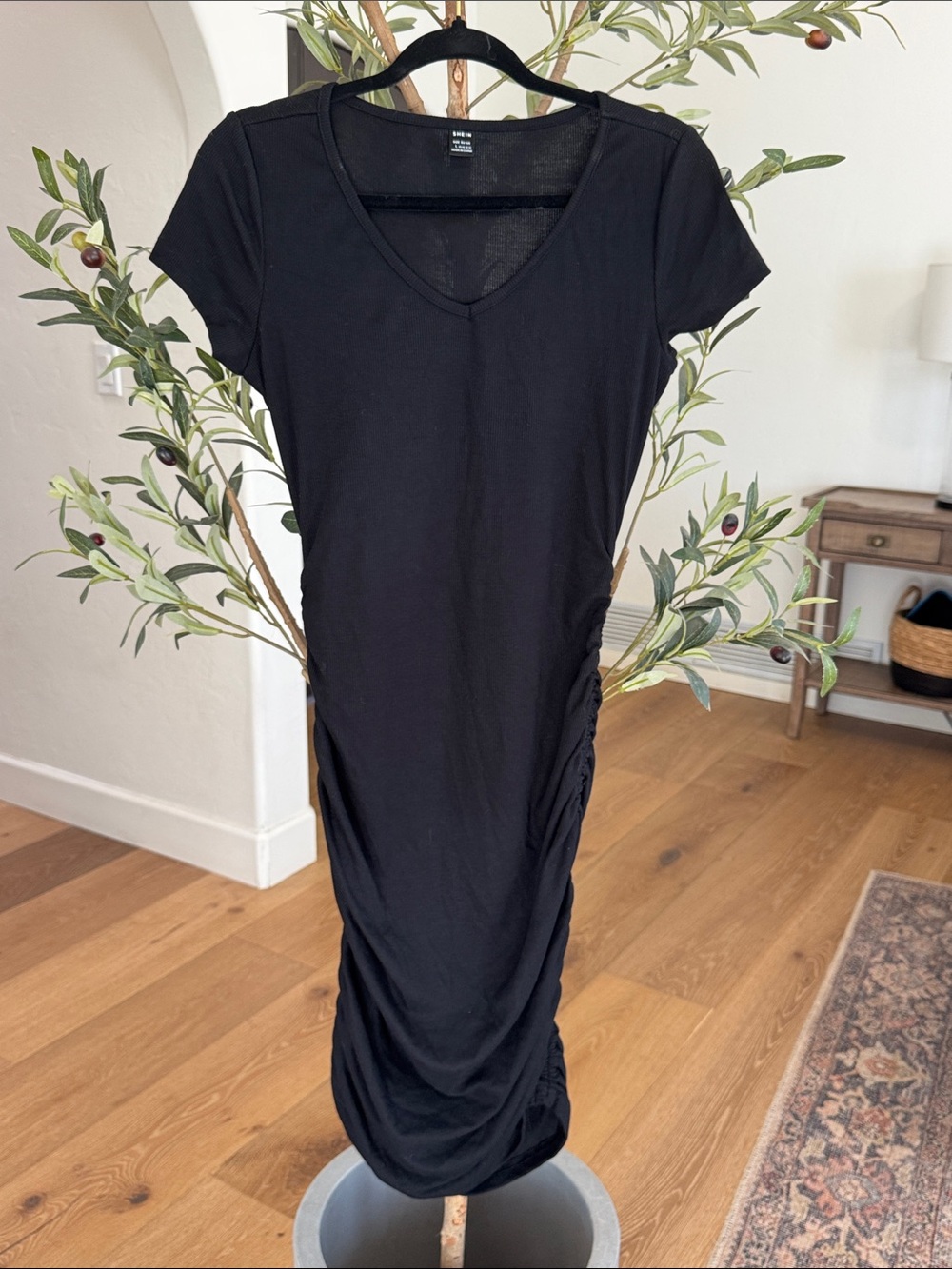 SHEIN Black V-Neck Ruched Side Midi Dress